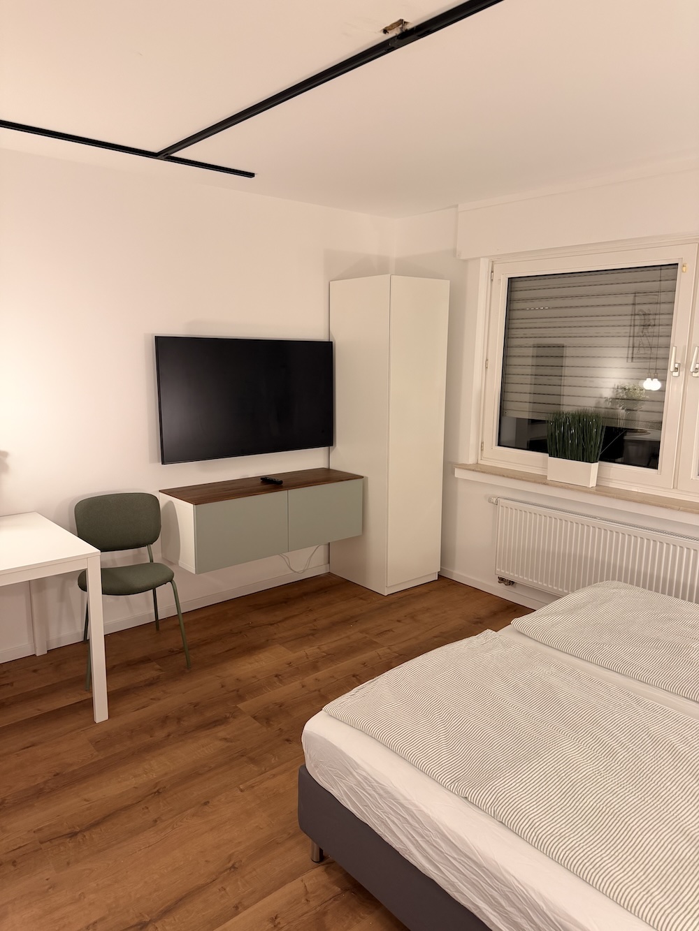 Wohnbereich mit Smart-TV