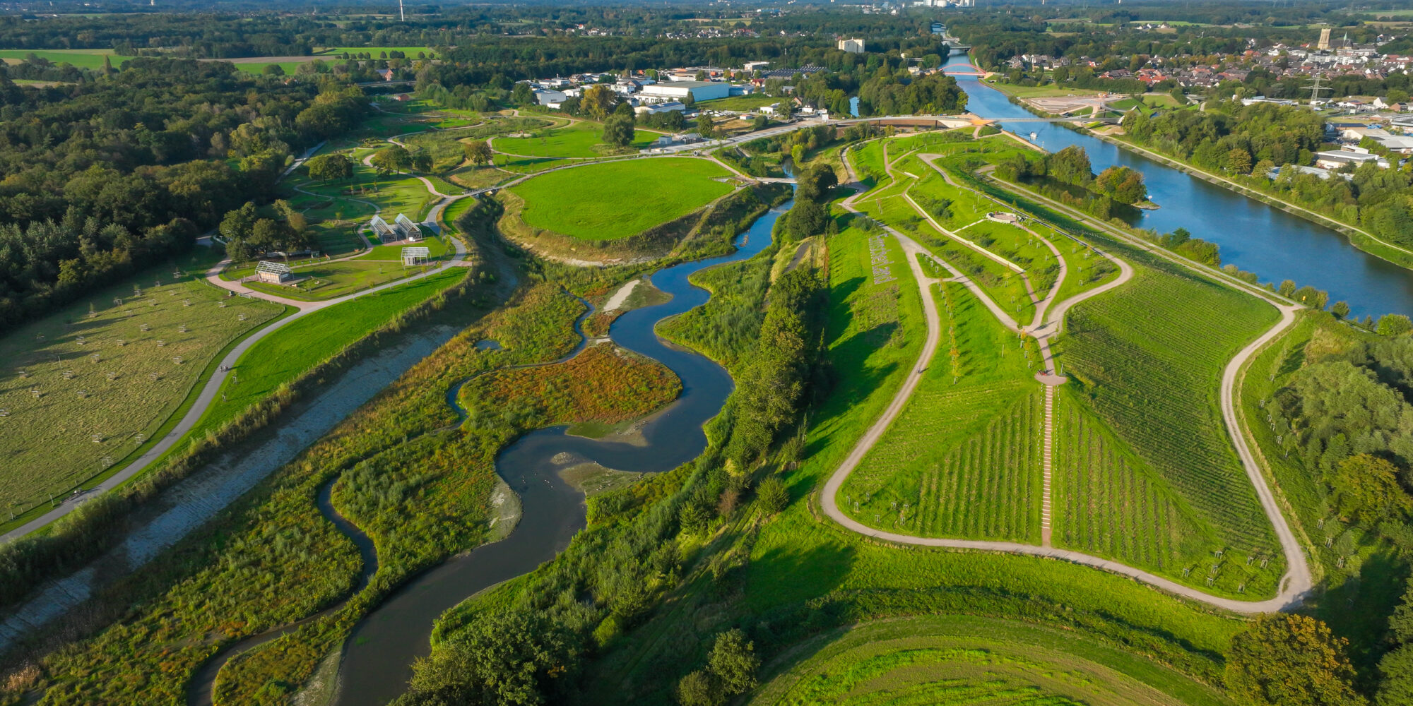 Natur- und Wasser-Erlebnis-Park Emscherland mit renaturierter Emscher